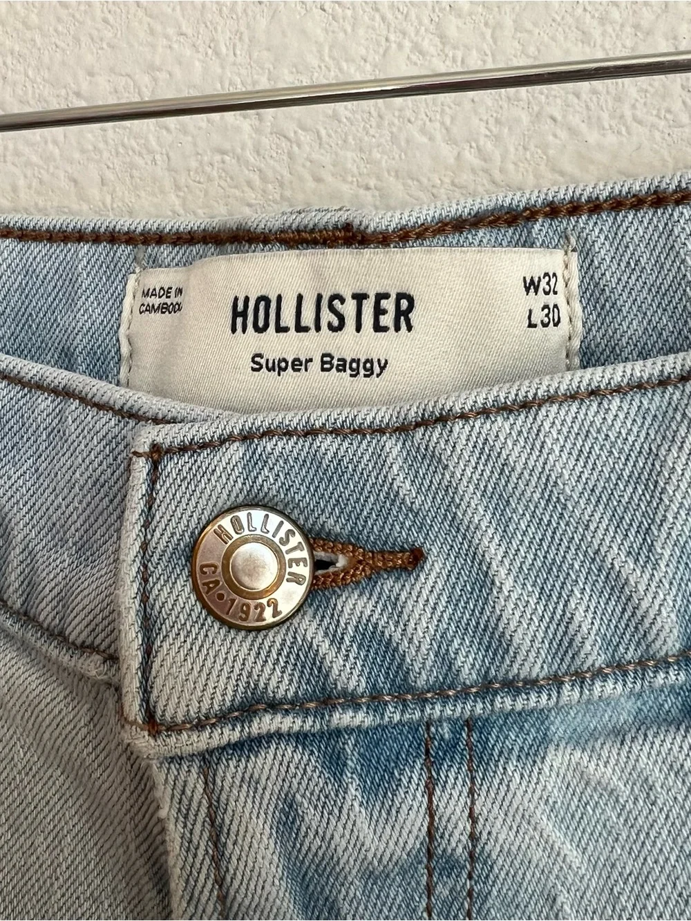 Hollister Men’s Super Baggy Men’s Light Was Denim Shorts Cards on Pocket Y2K